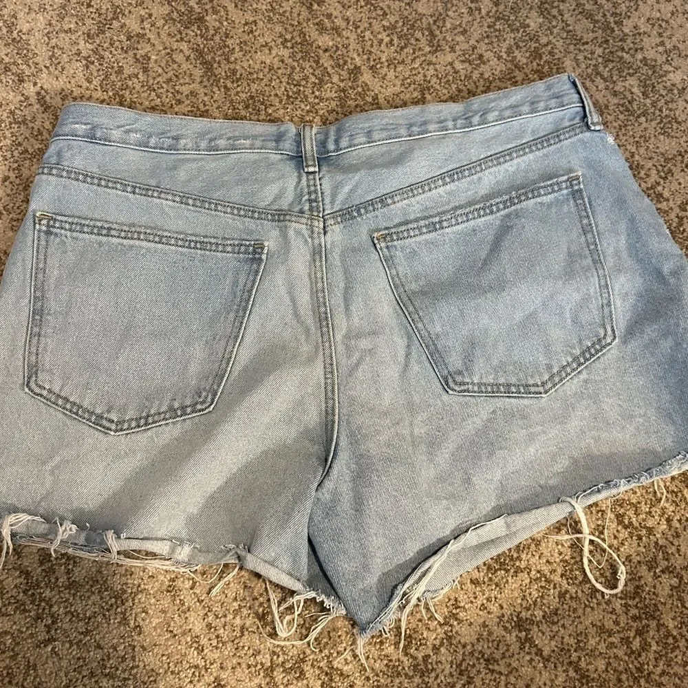 Universal Thread Mid Rise 90’s Baggy Jean Shorts 14